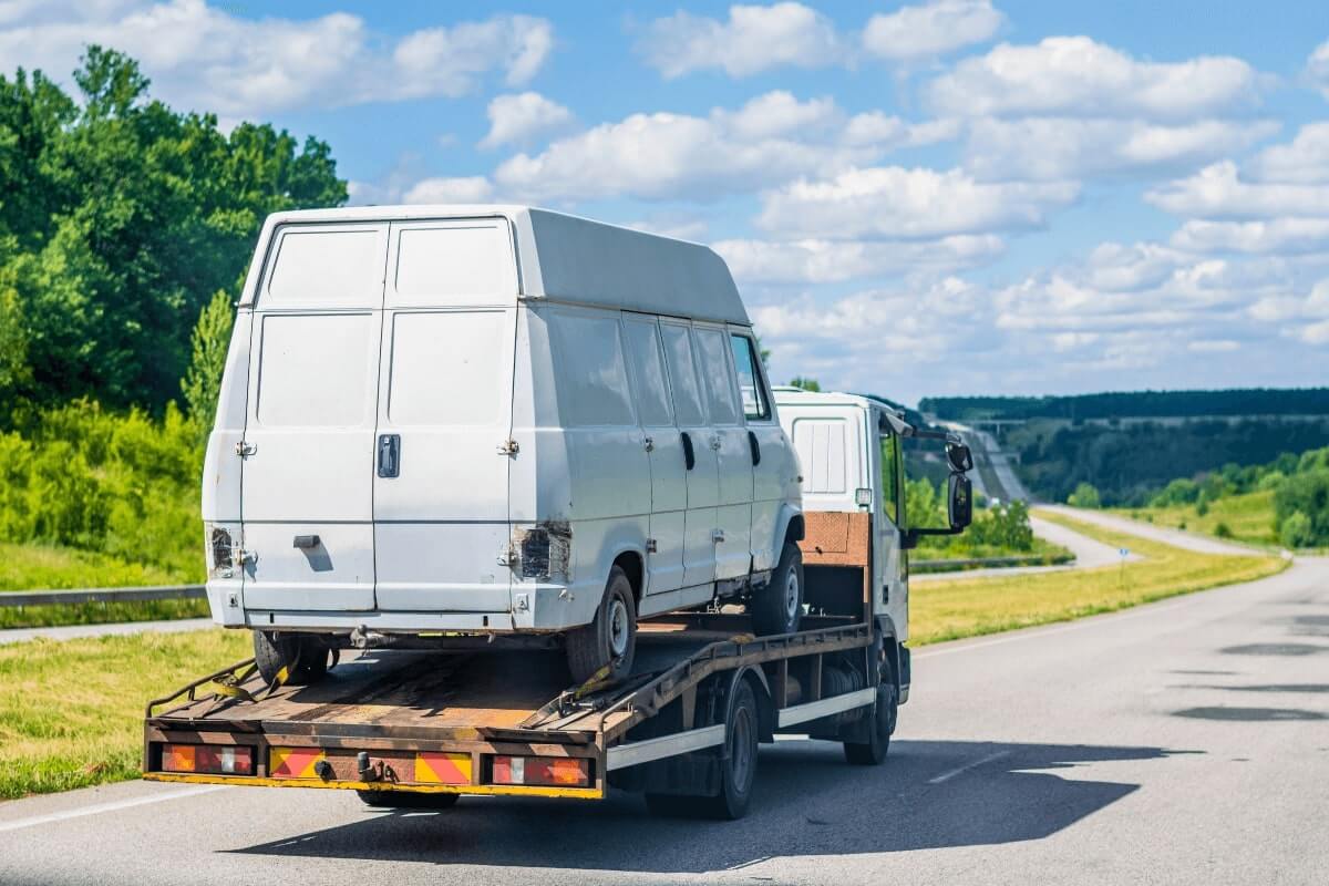 Town Wizards Towing is here to ensure that you’re never left stranded. Trust the wizards of the tow truck industry to get you back on road.